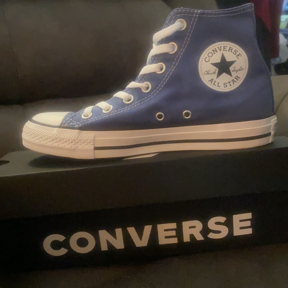 Woman’s 7 / men’s 5 new in box